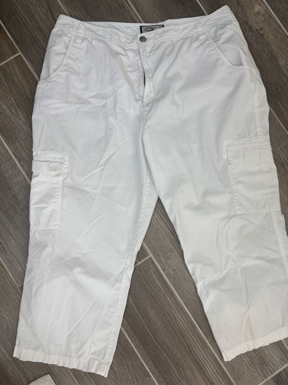 Caribbean Joe White Cargo Capris Size 16